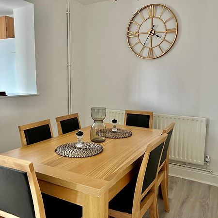 Executive 3 Bedroom Port Talbot Town Centre Margam Sleeps 7 Exterior photo